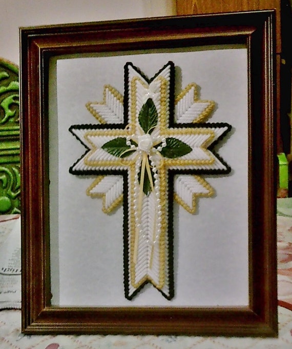 Cross in plastic canvas gold and black wall by mawaggiescorner