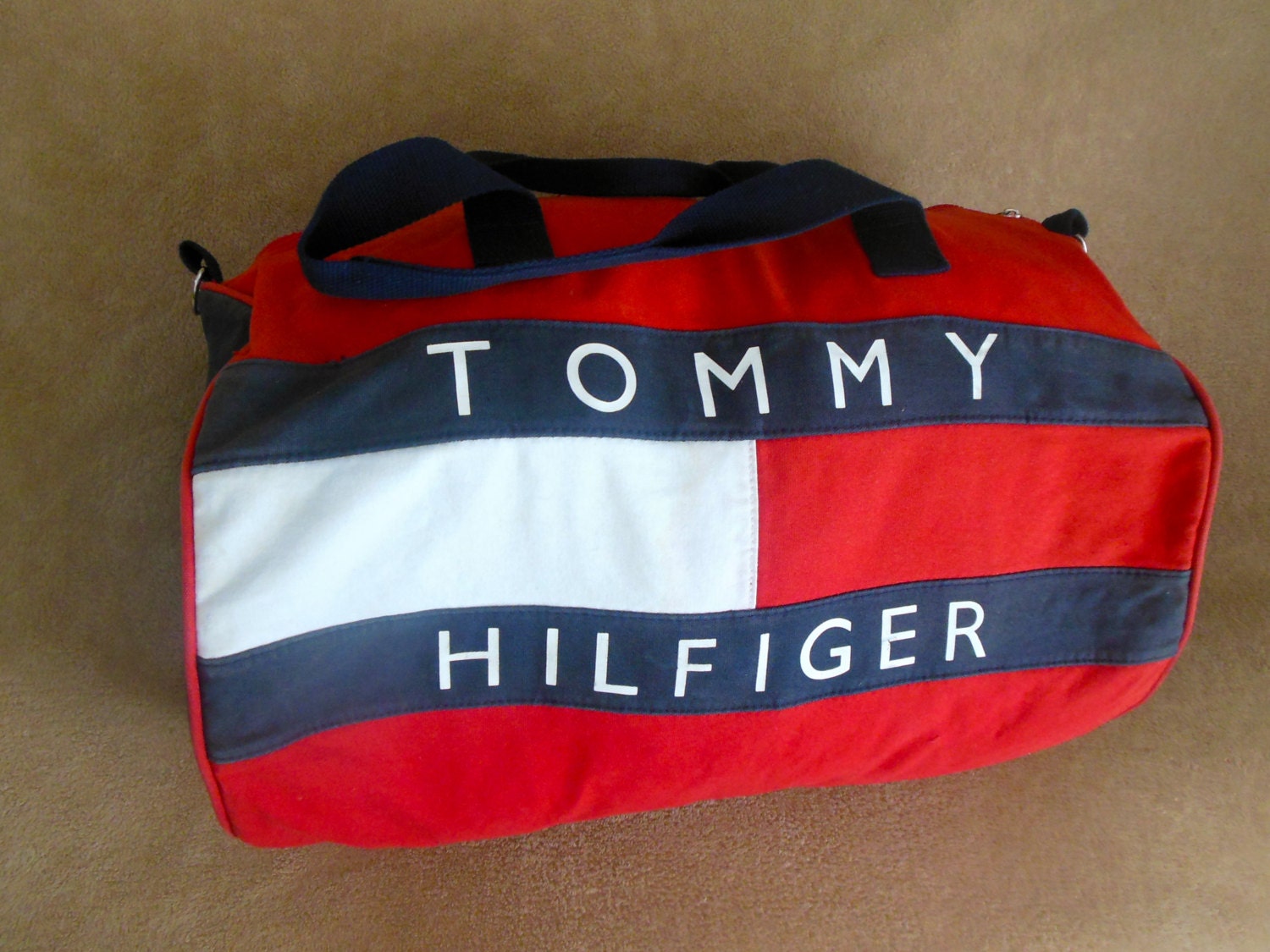 TOMMY HILFIGER . Duffle Bag by Tommy by skinsvintagefashion