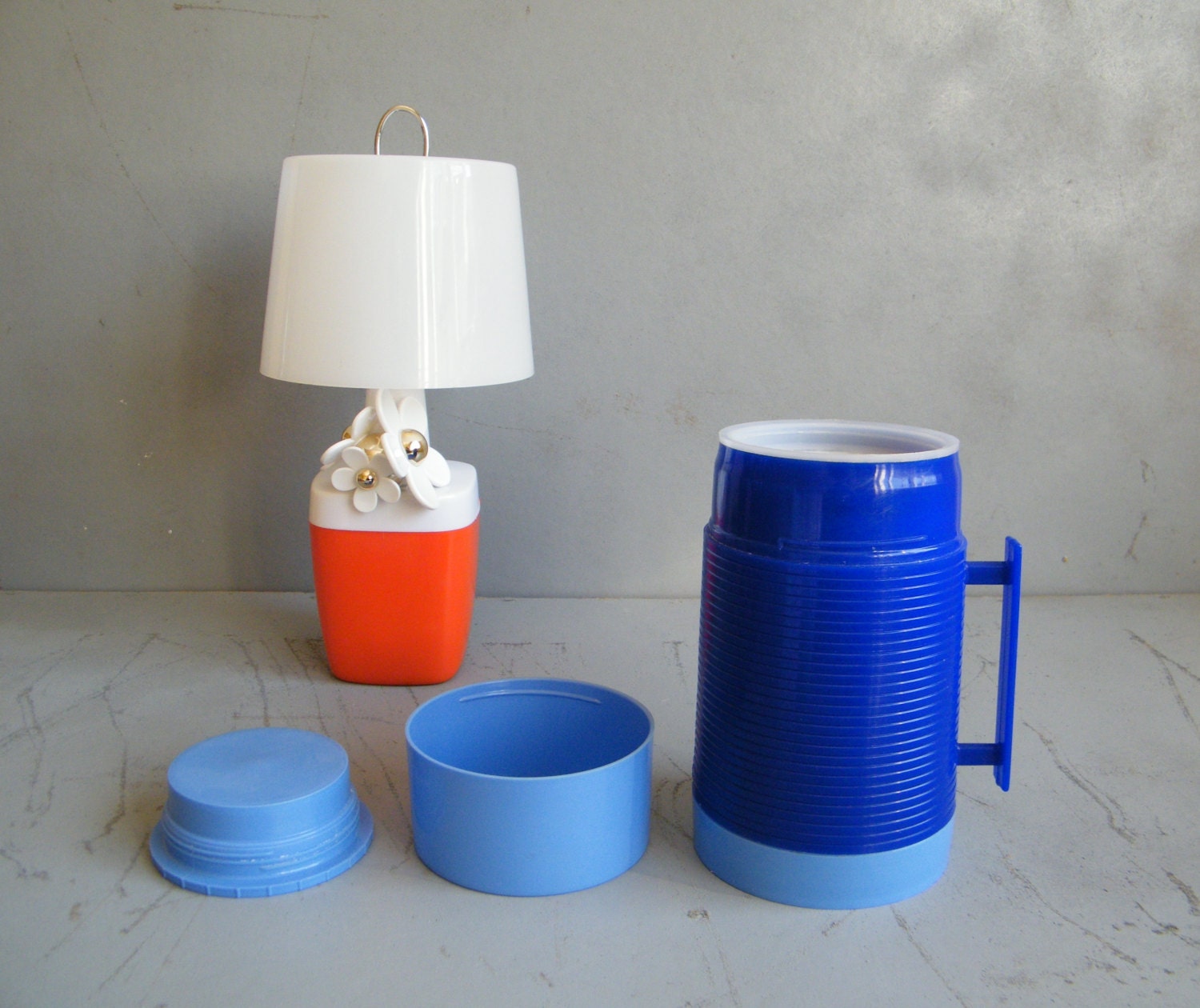 Retro Aladdin flask Plastic thermos flask Winter by doyoudigthis