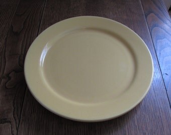 Items similar to Set Vintage TUPPERWARE Christmas Lunch Plates 8 Green