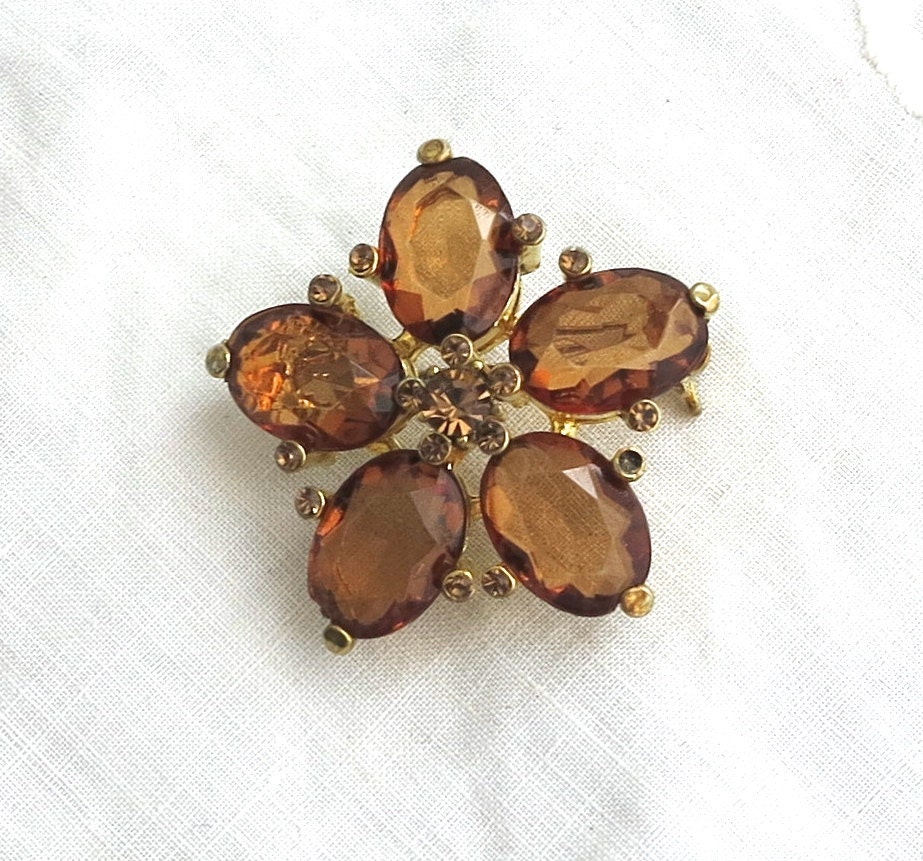 Vintage Brooch: 1960s amber and gold toned flower