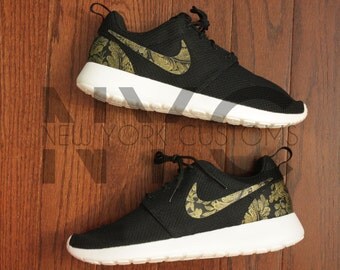 nike roshe run black and gold
