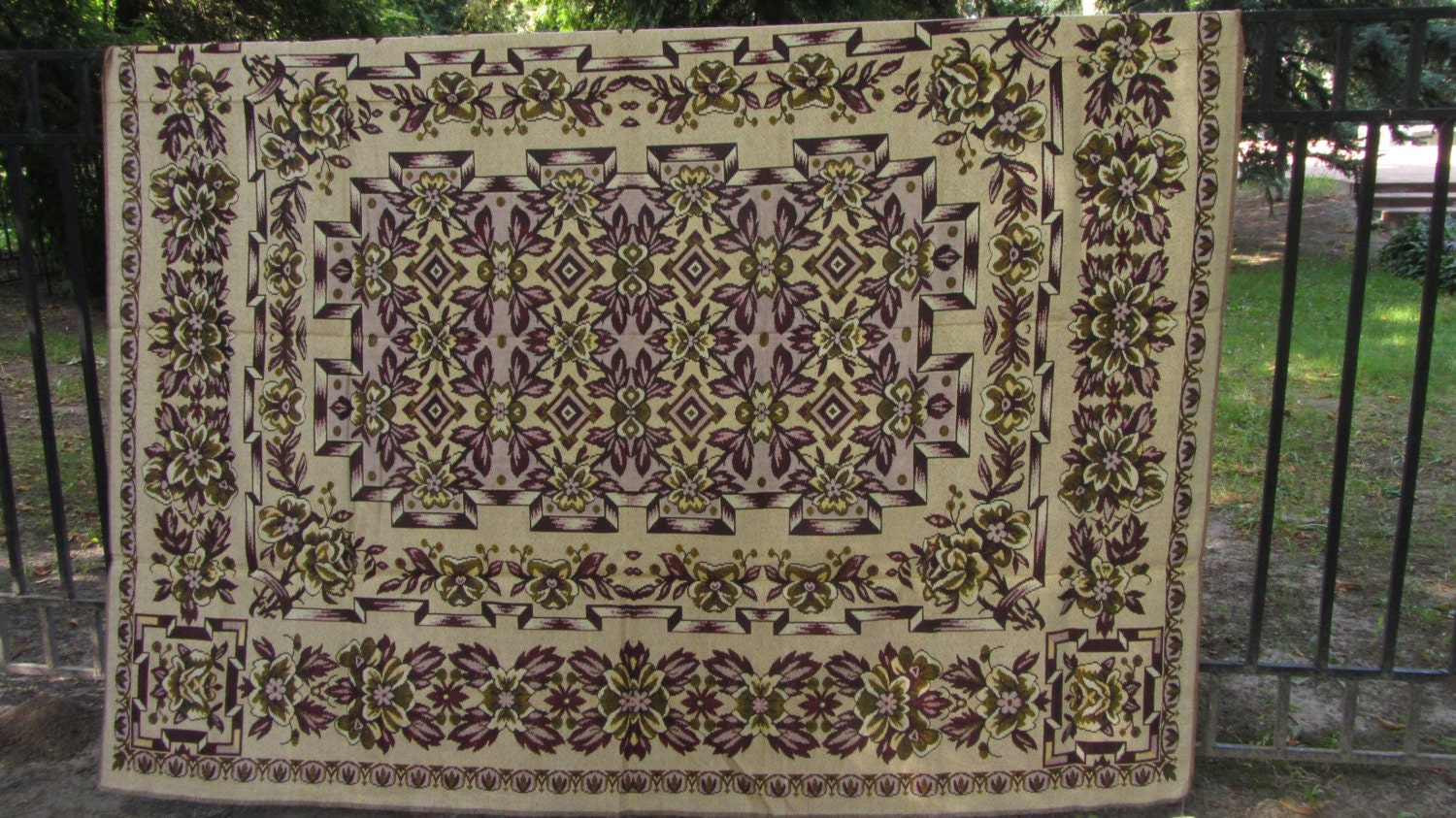 Cristmas Gift Decor Rug Linen, Two Sided Cute Linen, Vintage Floral Tablecloth G