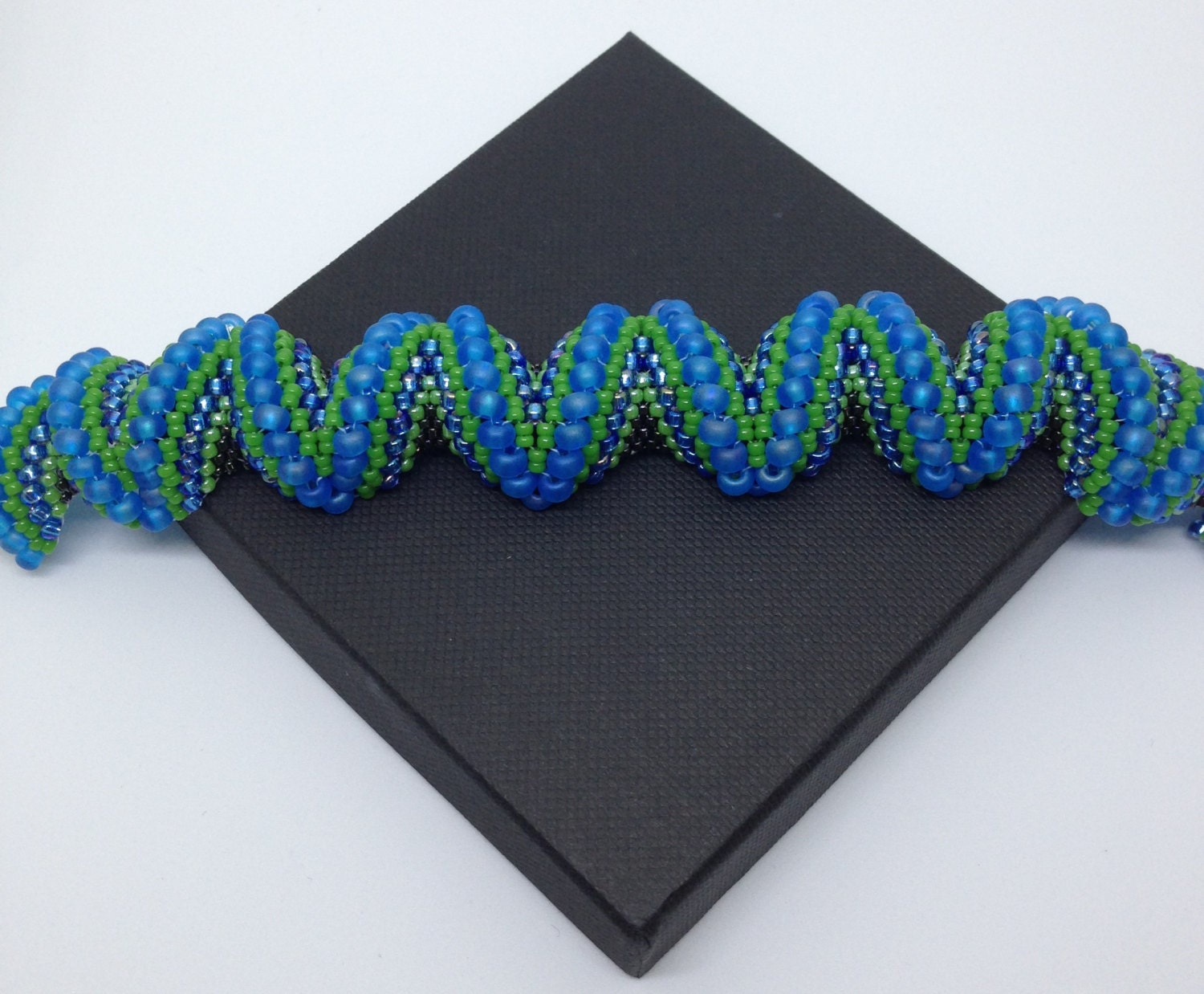 Zig Zag Beaded Bracelet Three Dimensional Blue And Green Sea