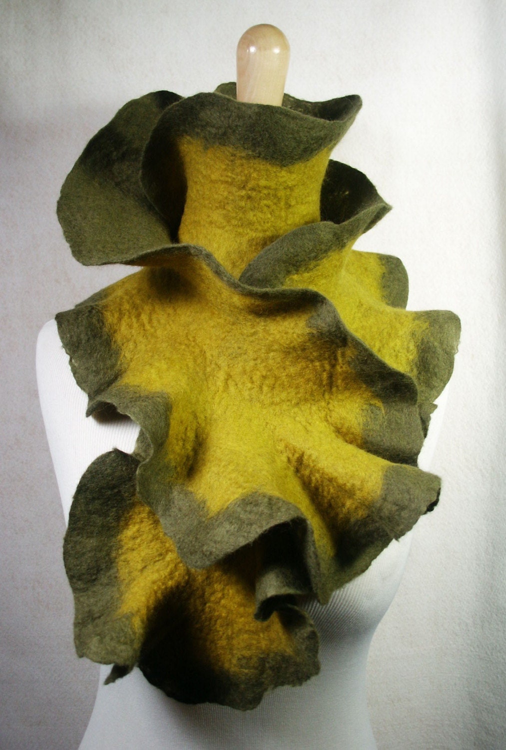 Flamenco Felt Scarf - Olive Branch
