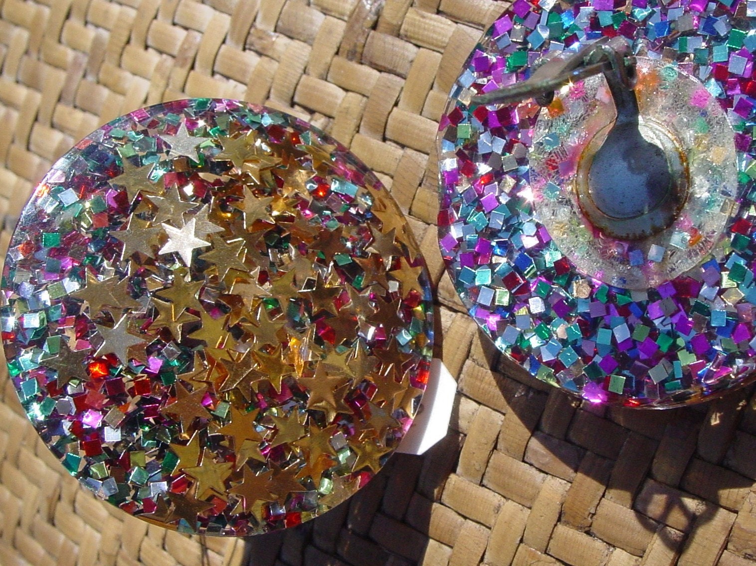 Vintage glitter lucite MOD   1 1/2  inch clip on earrings with confetti and stars
