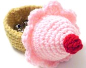 Crocheted cupcake trinket box - Strawberry and vanilla