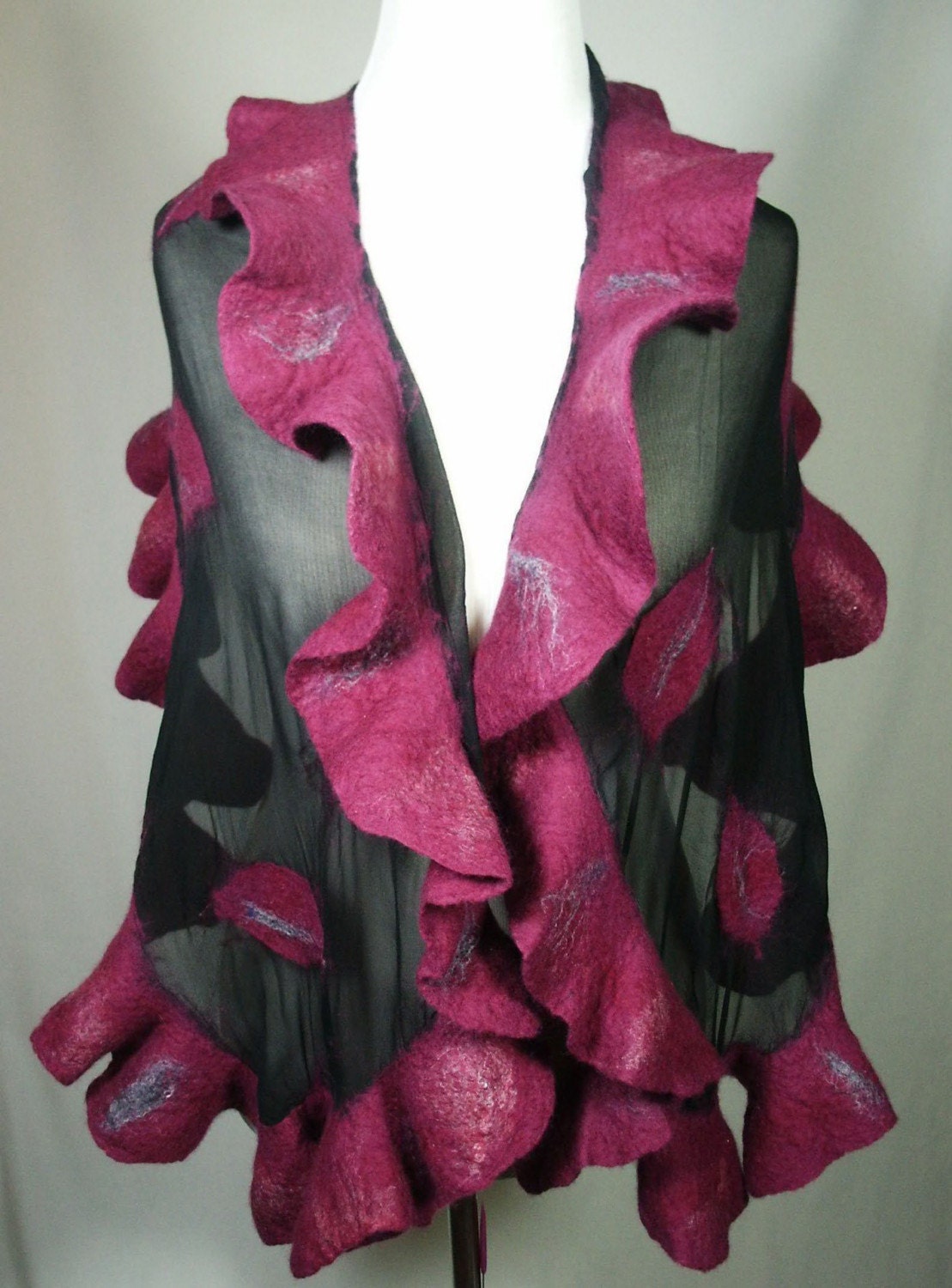 Flamenco Nuno Shrug - Magenta and Black