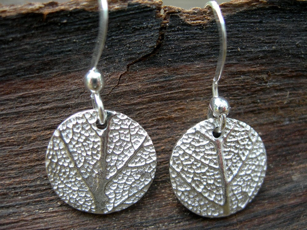 Circular sage leaf patterned silver earrings