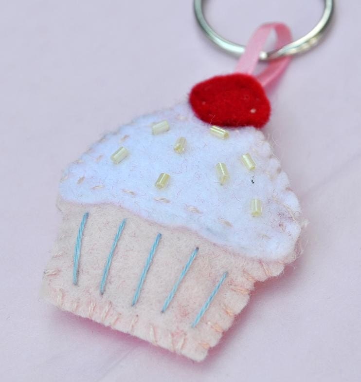 Keychain Sparkle Bead White Icing Cupcake