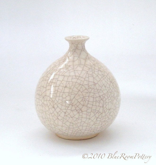Modern Minimalist Wheel Thrown Ceramic White Round Bottle Dried Flower Bud Vase Holiday Home Decor