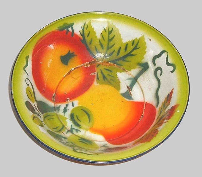 Enamel Metal Bowl Vintage 1940s Wash Basin with Airbrush Fall Veggies Design