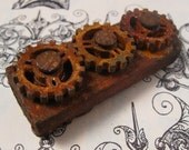 Steampunk USB Drive - Rusted Industrial Wasteland - 3 Gears that all move in conjunction..16 GB