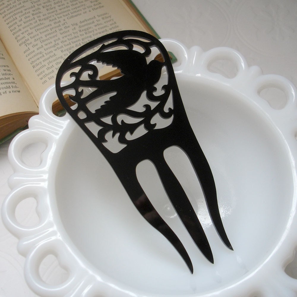Love Returns Swallow Haircomb