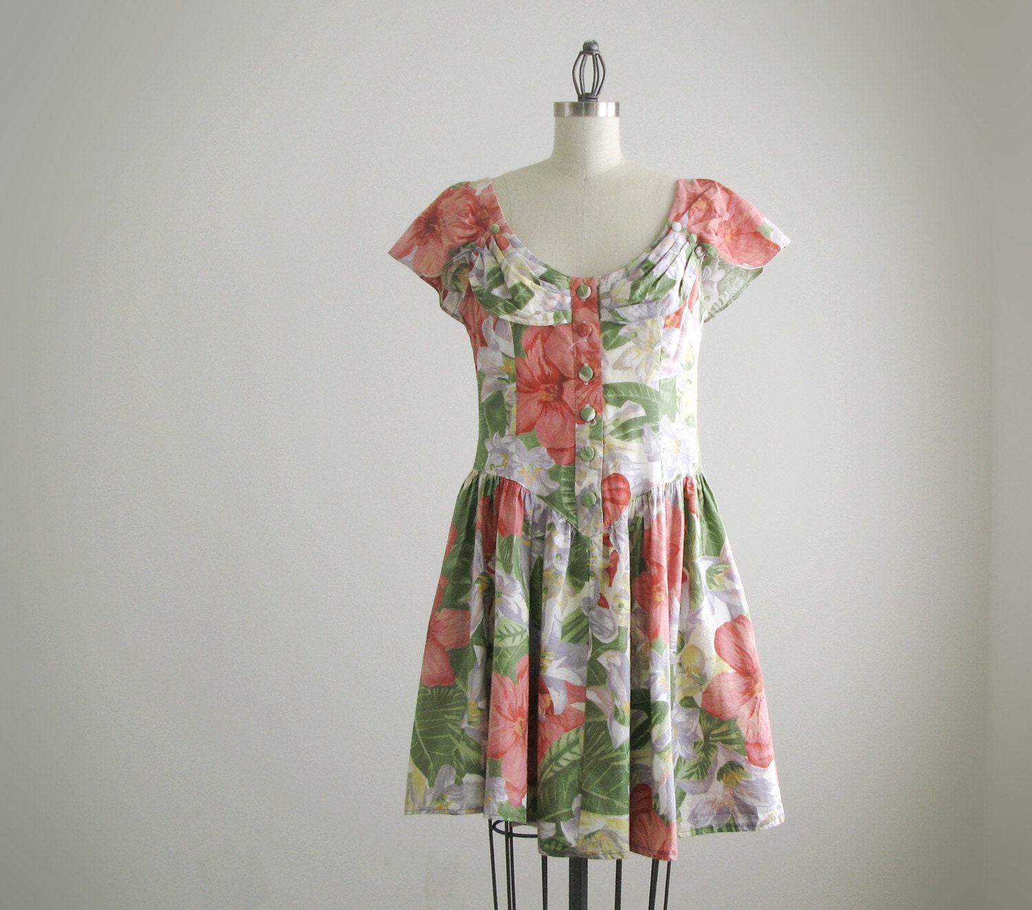 Vintage red and green floral dress with front buttons. (SALE)