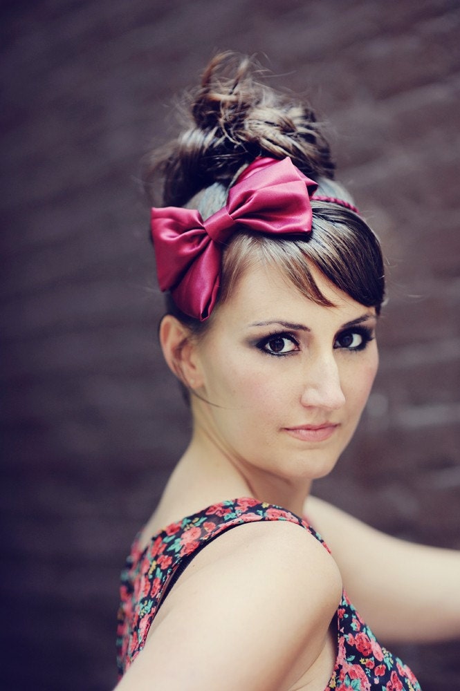 Beatrice - Cranberry Bow
