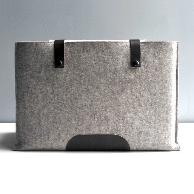 13 Inch MacBook Pro Sleeve - Grey Wool Felt with Black Leather
