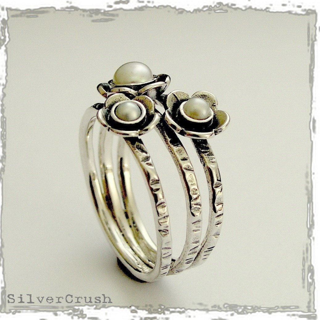 Botanical sterling silver floral ring with fresh water pearls - Guess .