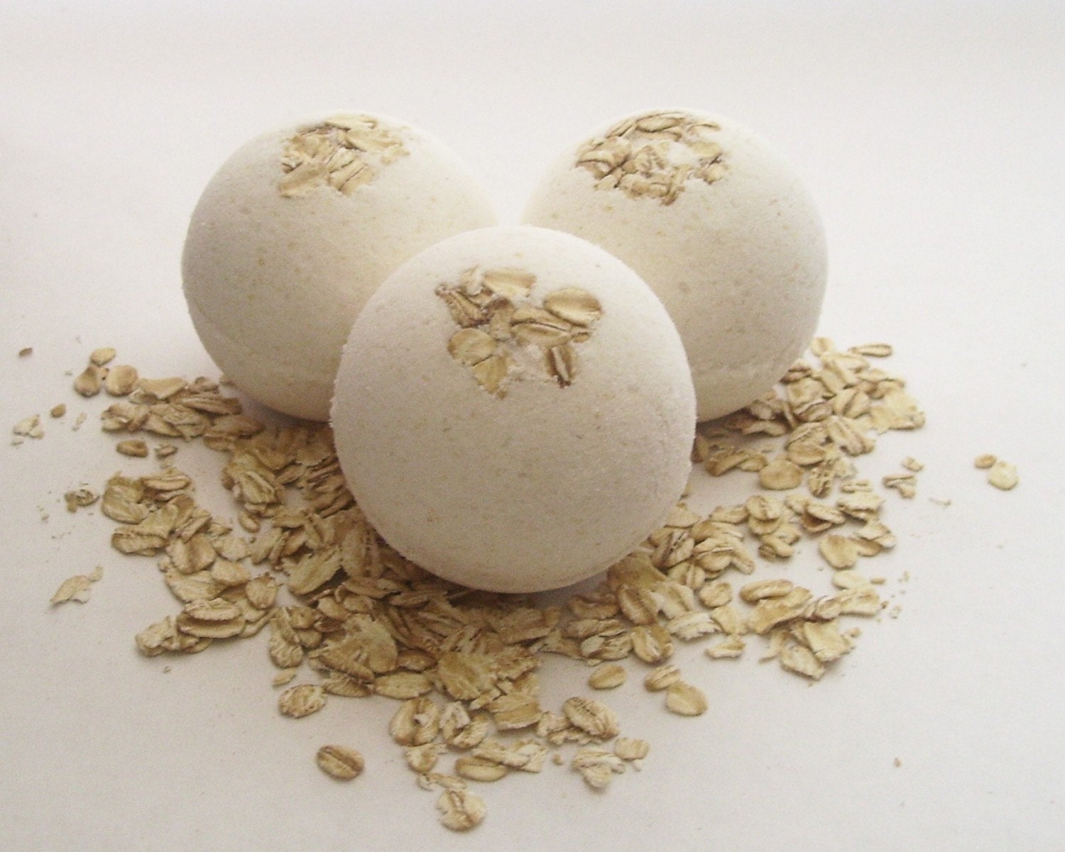 OATMEAL MILK and HONEY Bath Bomb