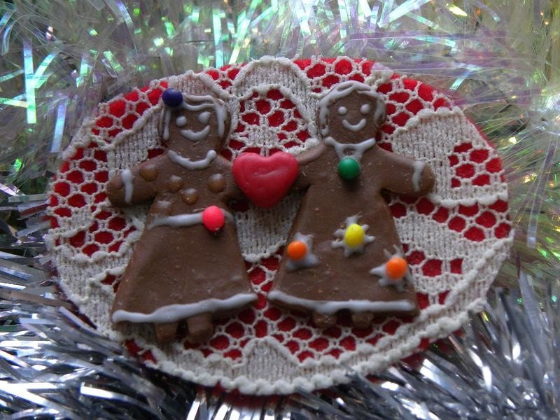 Gingerbread Girl Couple Pin