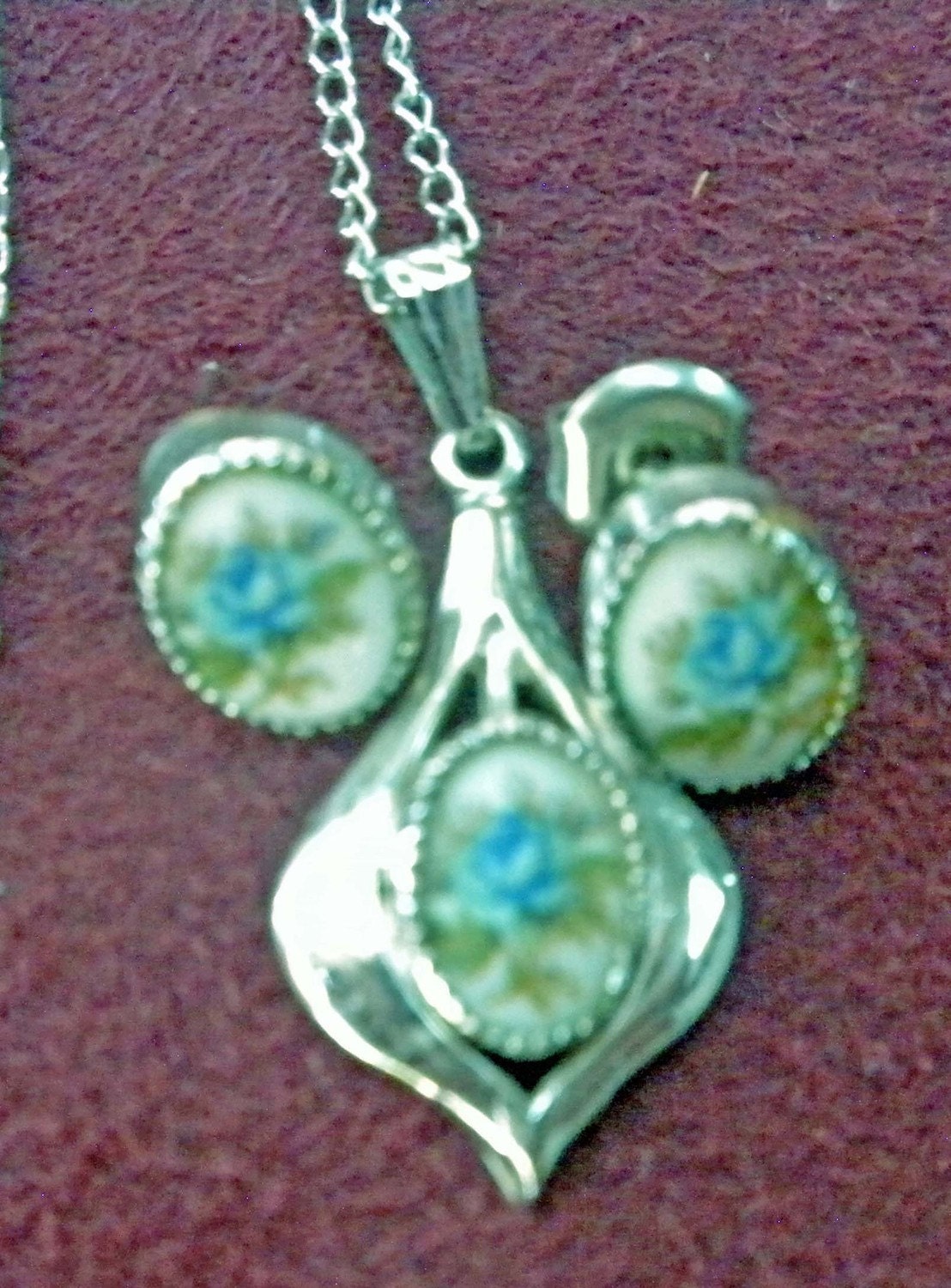 Feminine White Gold 14kt Porcelin Painted Rose Necklace Set