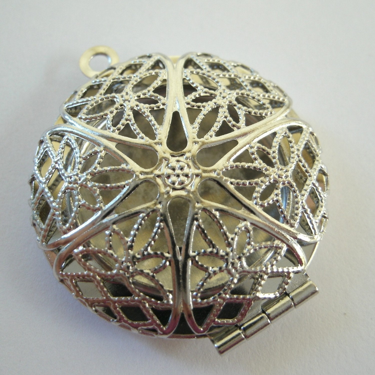 1 pcs Silver Plated Locket Pendant Filigree Charm Round 27x27mm