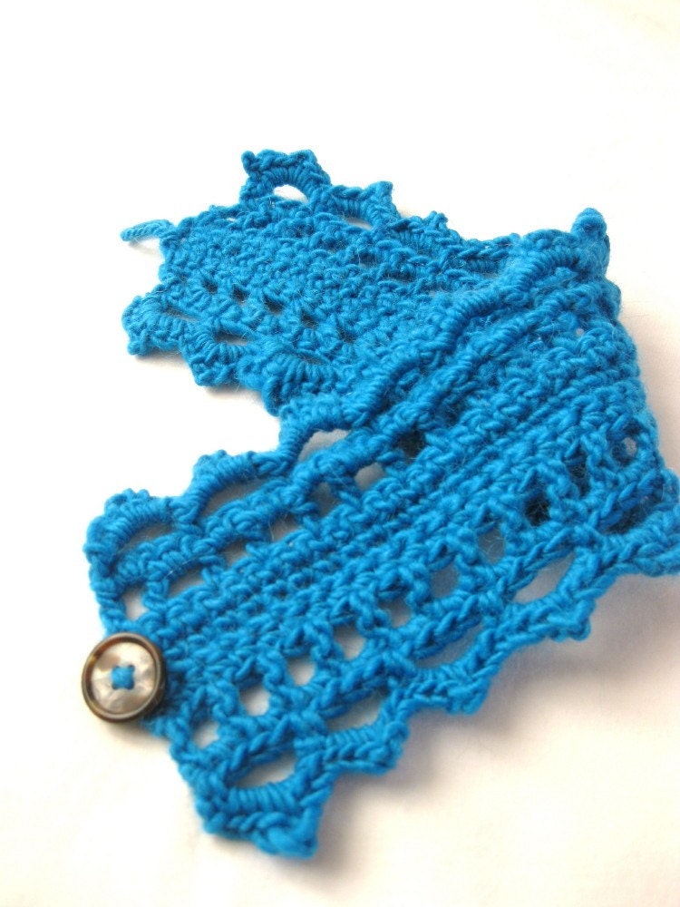 crochet neckwarmer - lace collar with vintage button for women and teens - tropical blue sea, ready to ship