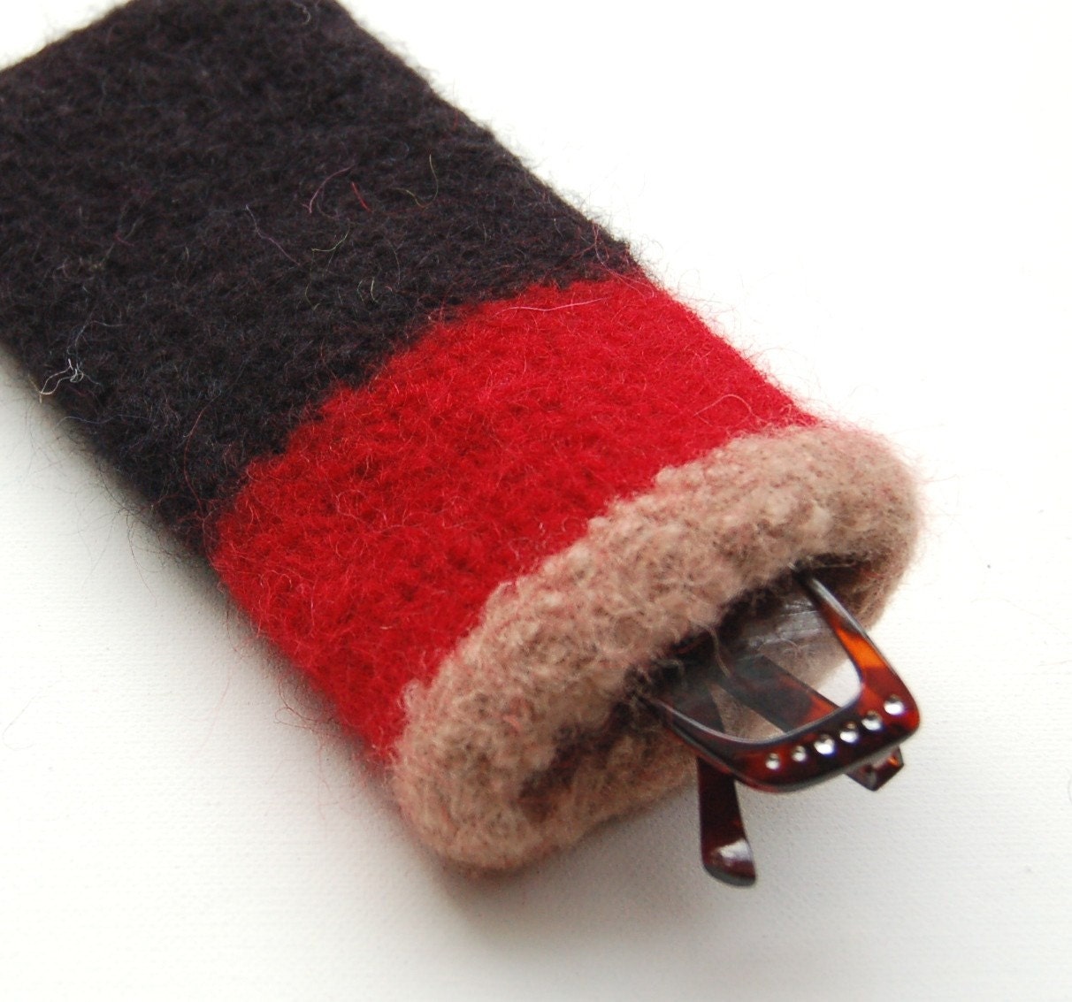 felted wool eyeglass case to go with a certain iconic british plaid