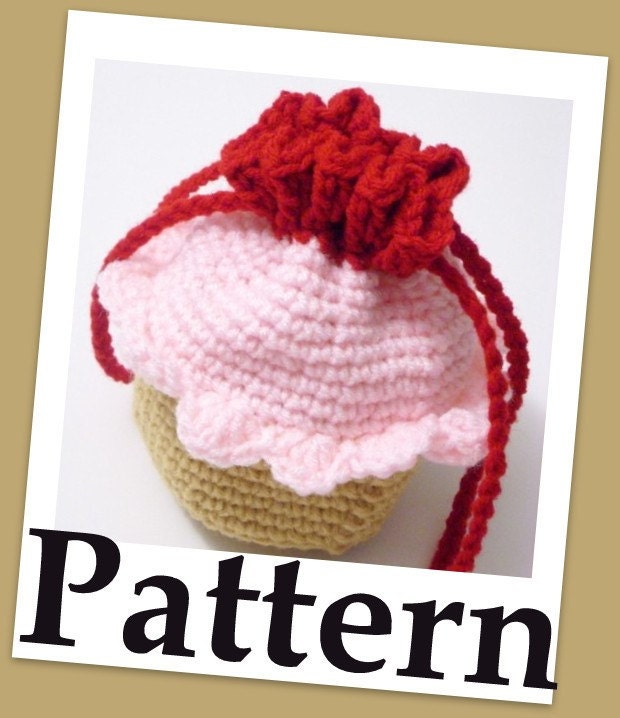How to crochet a Cupcake Wristlet purse PDF pattern