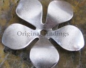 Flower Metal stamping embellishments Cold Connections Antique Silver 1166 - 6 pieces