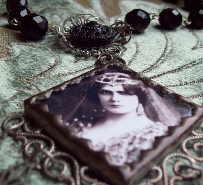 Disgruntled Shakespearian Actress Necklace