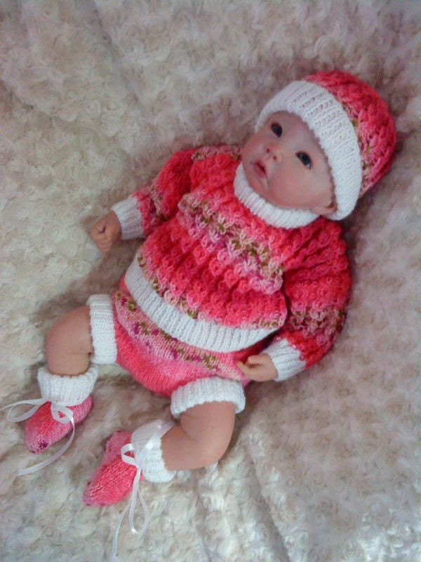 Knitting pattern for 14 - 18 inch dolls