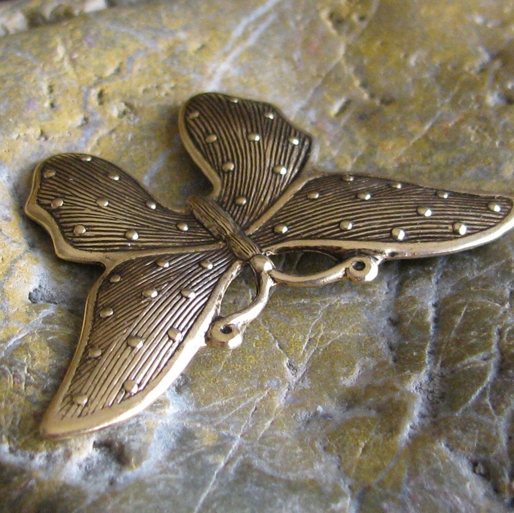 1 New Antiqued Gold Brass Butterfly Metal Stampings Jewelry Finding Embellishment CO014