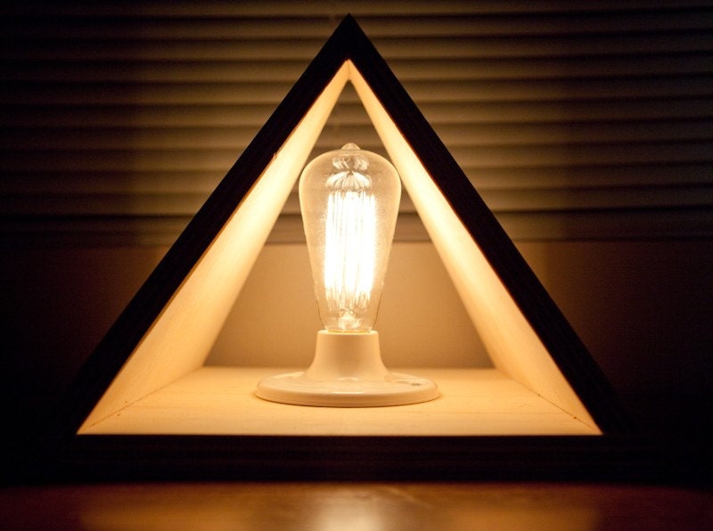 Wood Triangle pyramid lamp