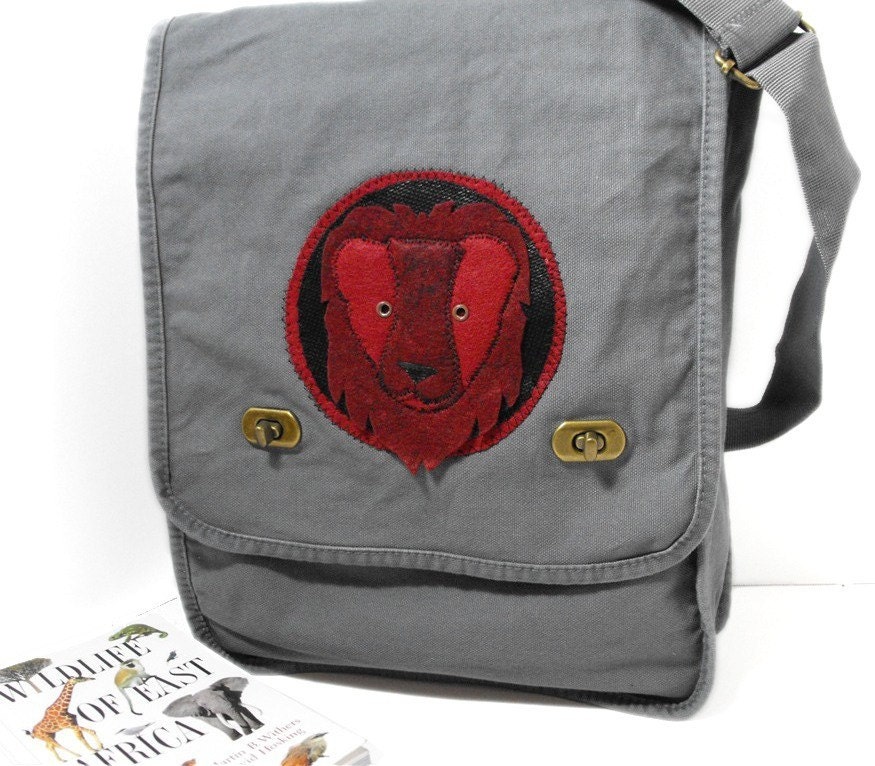 Red Lion - Canvas Messenger Bag - Field Style for School, College, Vacation, Book, Laptop