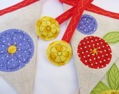 Flower appliqué bunting in linen Perfect for parties, showers & weddings Nearly 8 feet long (excluding ties) with 11 medium flags Il_170x135