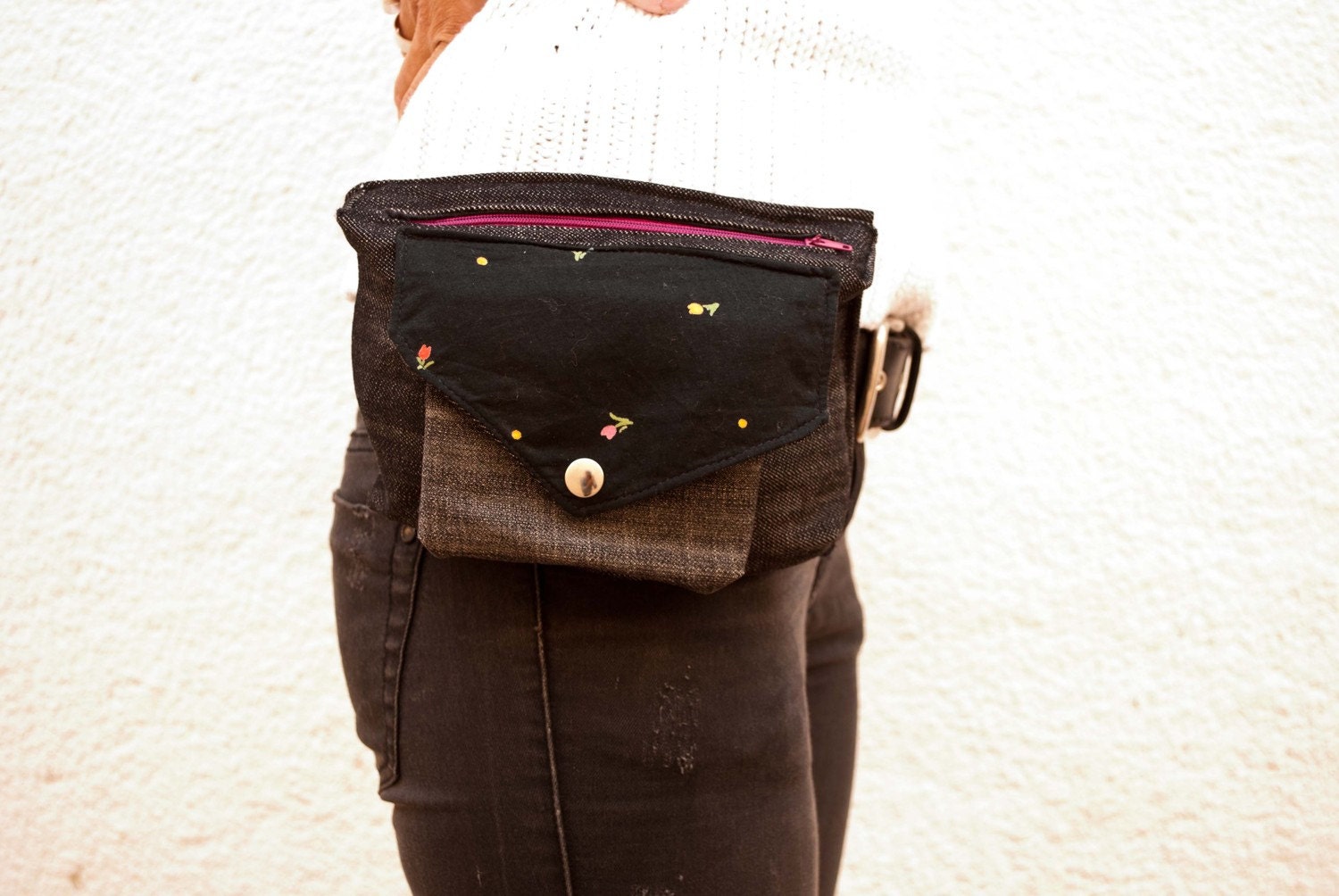 dainty flowers hip pouch