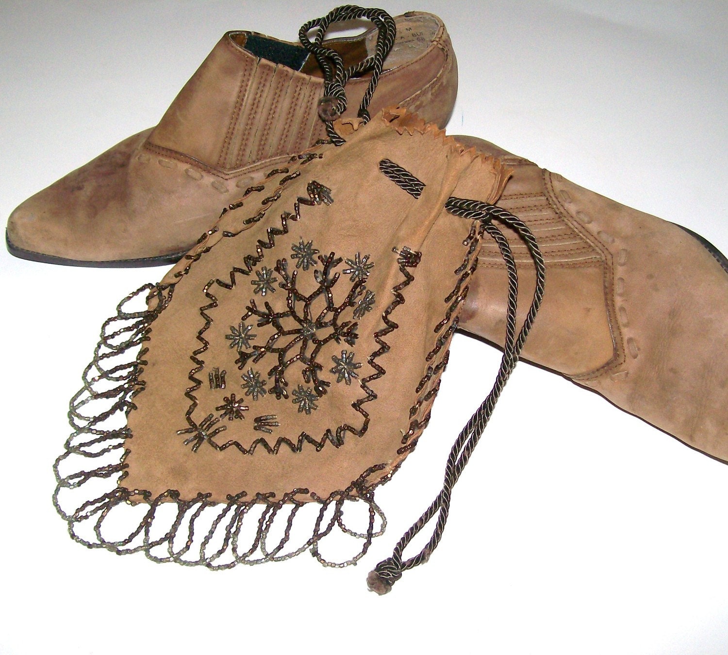 Vintage Tan Suede Boots Southwest Santa Fe Style American Cowgirl Boho URban Chic / Suede Drawsting Purse Size 7 1/2 M