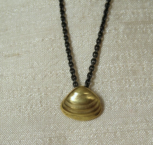 St. John Clam Shell 18k Gold Pendant