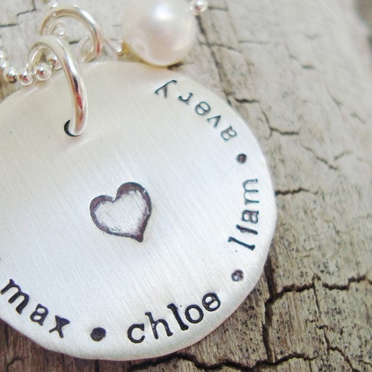 we heart mom... Sterling Silver Personalized Hand stamped Mothers Necklace.. personalized grandma jewelry.. hand stamped mommy jewelry