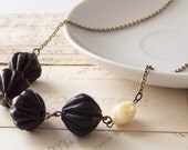 Black and Cream - necklace