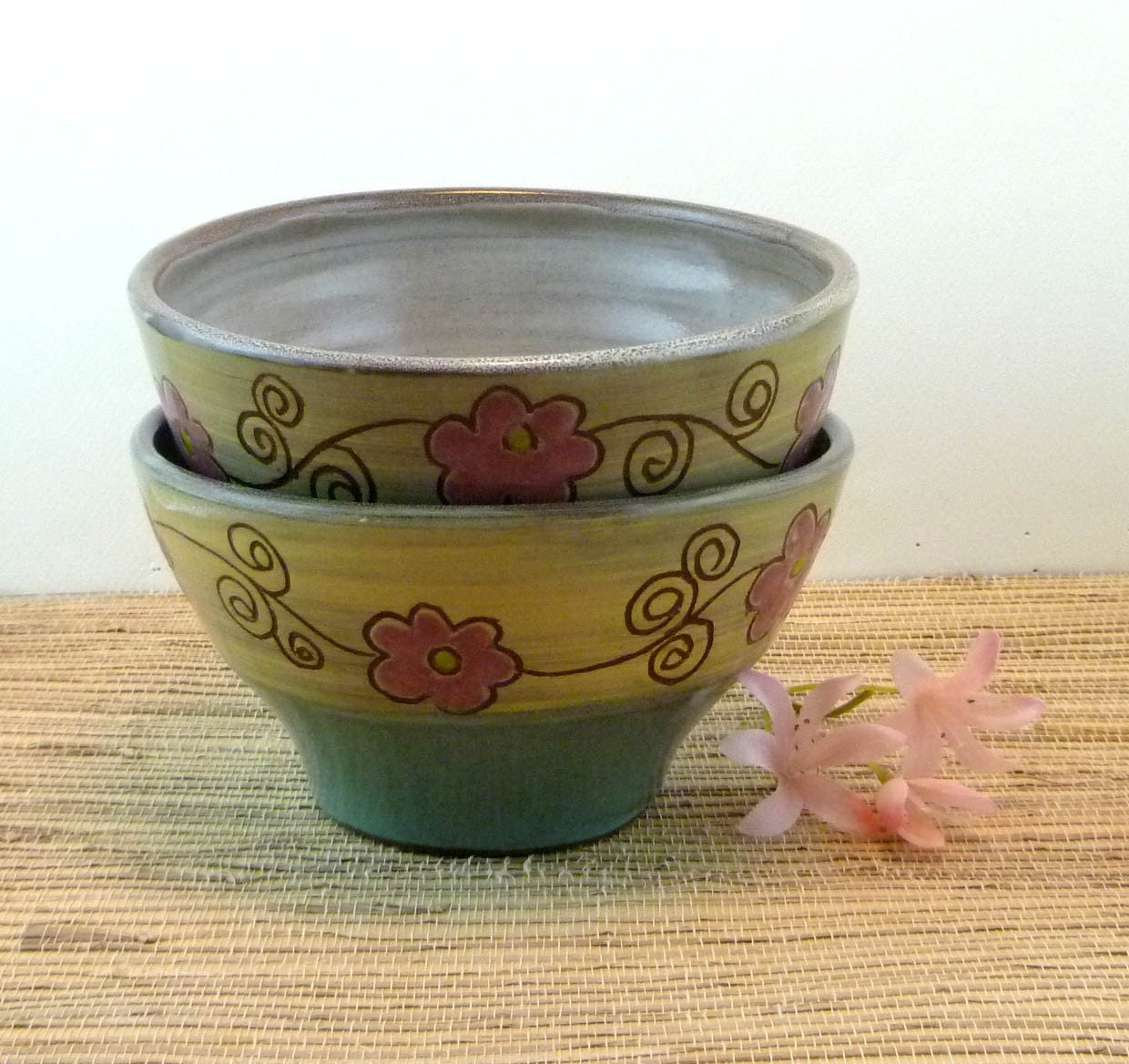 Pair of bowls in Apple Blossom