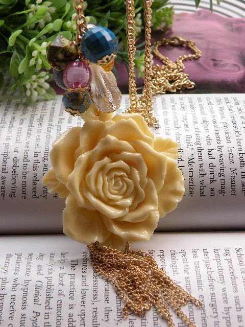 Pretty retro gold yellow glaze rose flower necklace pendant jewelry vintage style