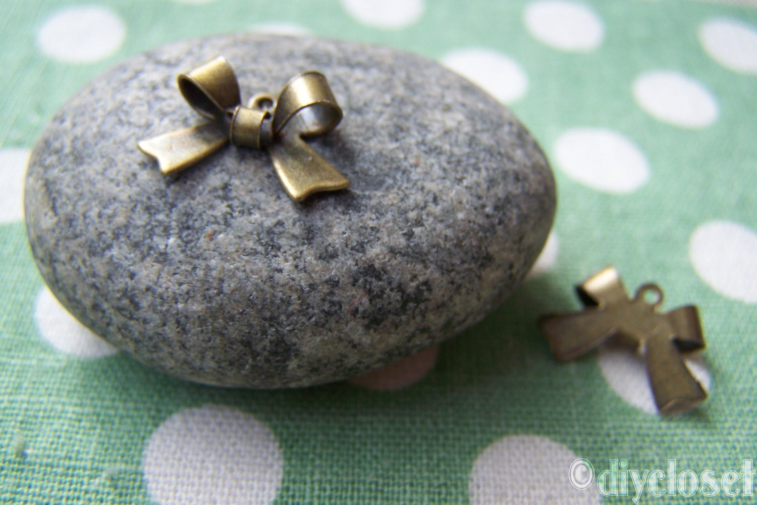 20 pcs of Antique Bronze Butterfly Knot Charms 10x15mm  A737