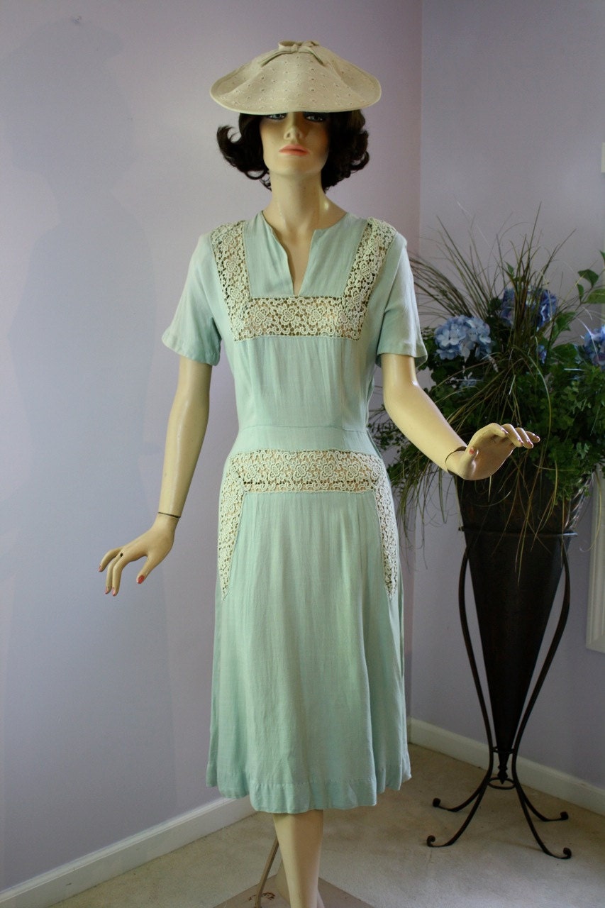 Vintage 40s Dress Ann Sutton   Pale Green Linen w Sheer Lace Afternoon Wedding Tea Party
