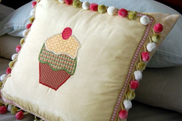 Cupcake Applique Treat Cushion in Buttercream