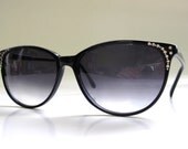 Classic Vintage 1980s Rhinestone Cat Eye Ladies Sunglasses