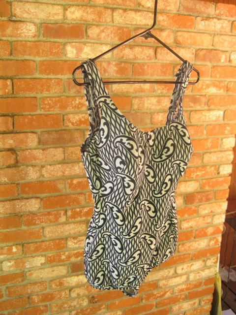 VINTAGE 60s bathing suit... pretty paisley