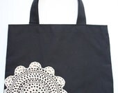 Doily canvas tote style hand bag in Black.
