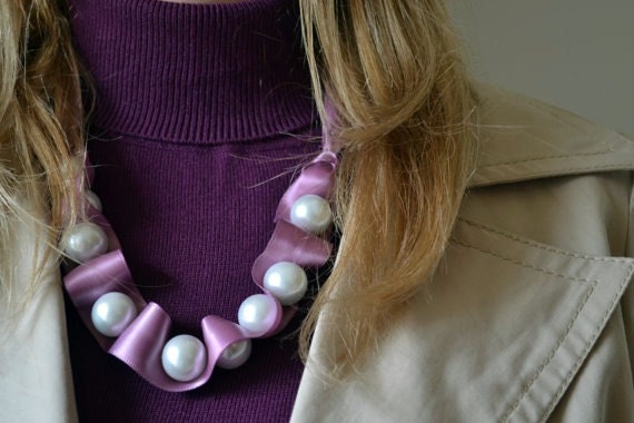 Carrie Inspired Giant  Pearls Necklace In Lilac pink